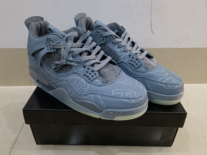KAWS x Air Jordan 4-001